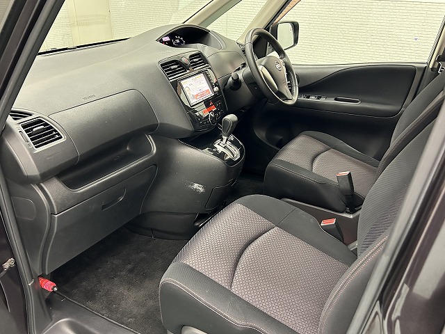 2010 Nissan Serena | Autorec Enterprise, Ltd.